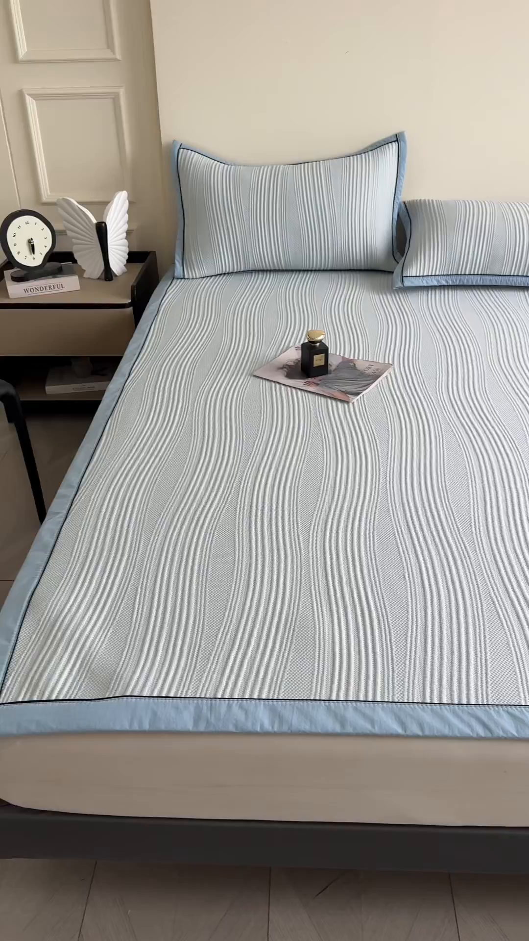 91家纺网 家纺一手货源 找家纺 耐思家纺 2026新款A类高克重三明治复合乙纶提花冰豆豆凉席床笠小蛮腰系列（提供买家秀） 小蛮腰-蓝床席款