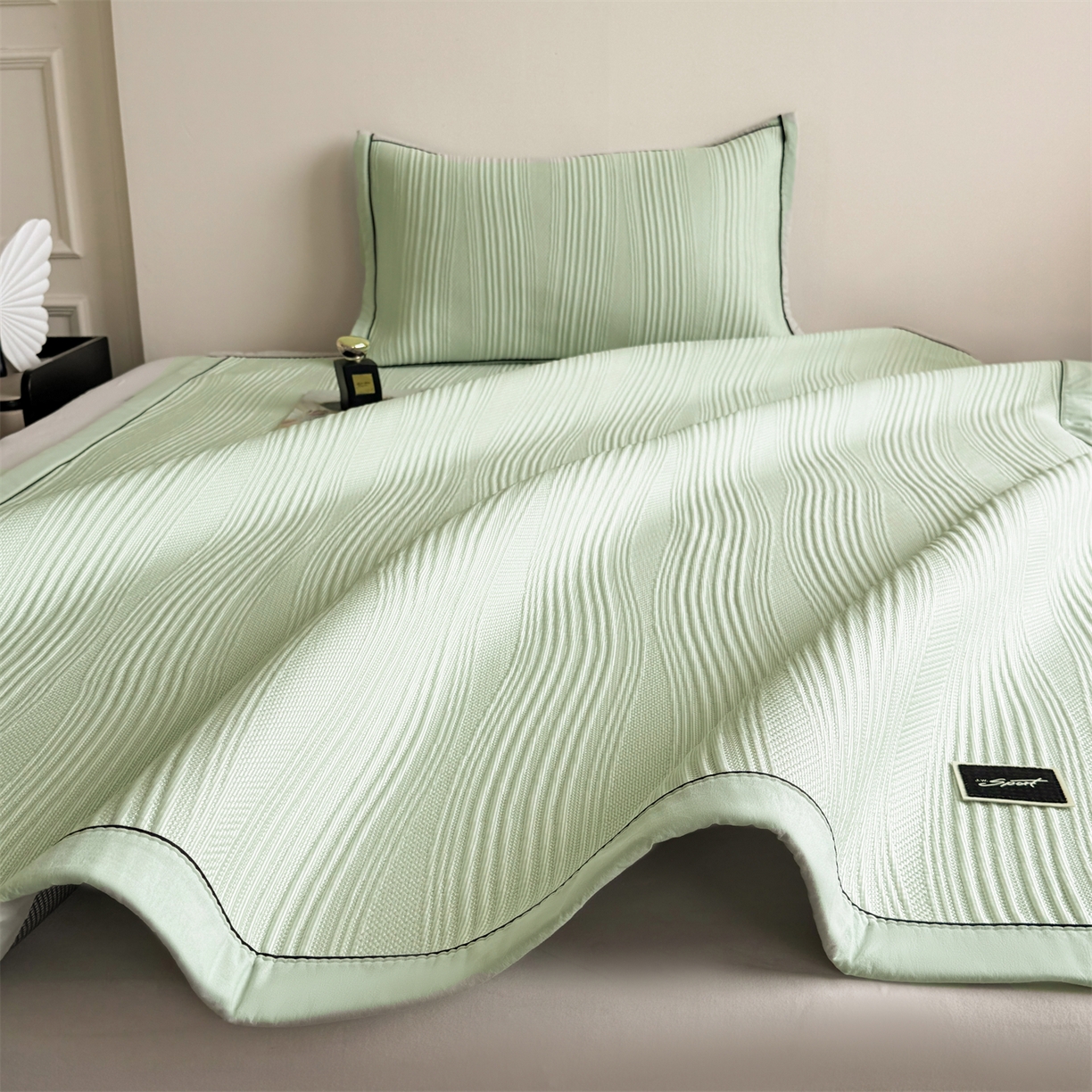 91家纺网 家纺一手货源 找家纺 耐思家纺 2026新款A类高克重三明治复合乙纶提花冰豆豆凉席床笠小蛮腰系列（提供买家秀） 小蛮腰-绿床席款