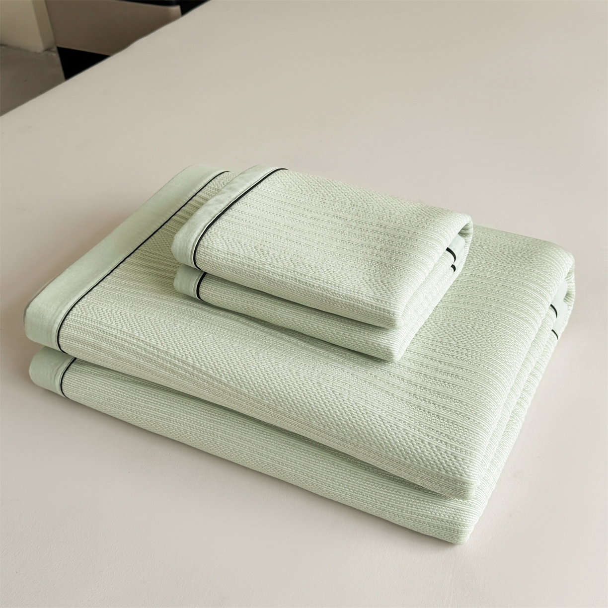 91家纺网 家纺一手货源 找家纺 耐思家纺 2026新款A类高克重三明治复合乙纶提花冰豆豆凉席床笠小蛮腰系列（提供买家秀） 小蛮腰-绿床席款