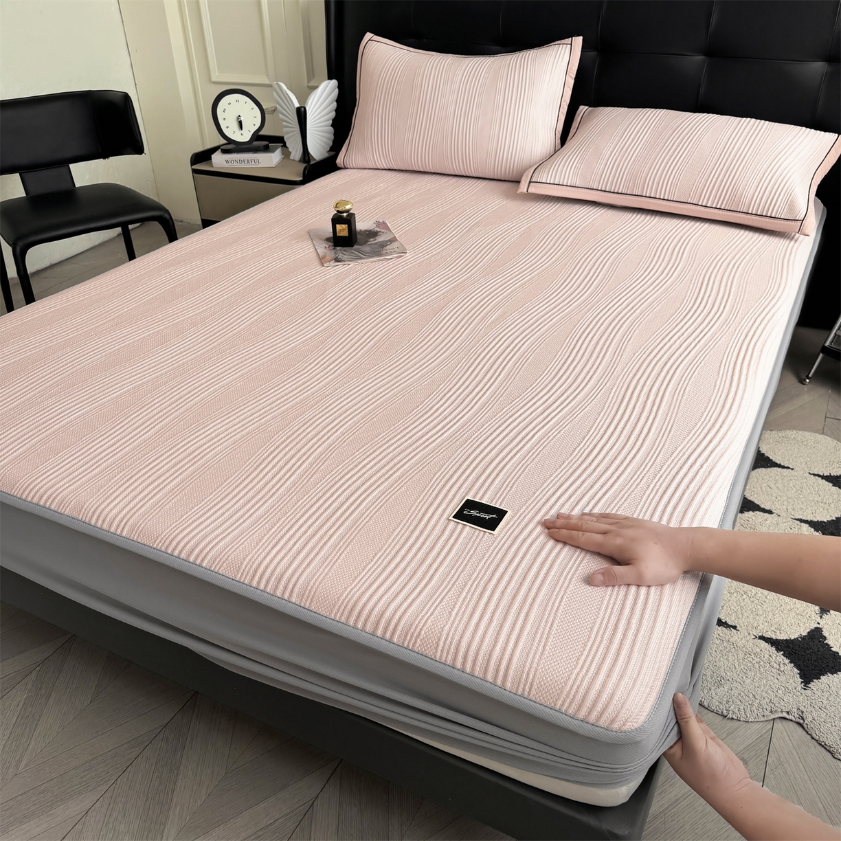 91家纺网 家纺一手货源 找家纺 耐思家纺 2026新款A类高克重三明治复合乙纶提花冰豆豆凉席床笠小蛮腰系列（提供买家秀） 小蛮腰-粉床笠款