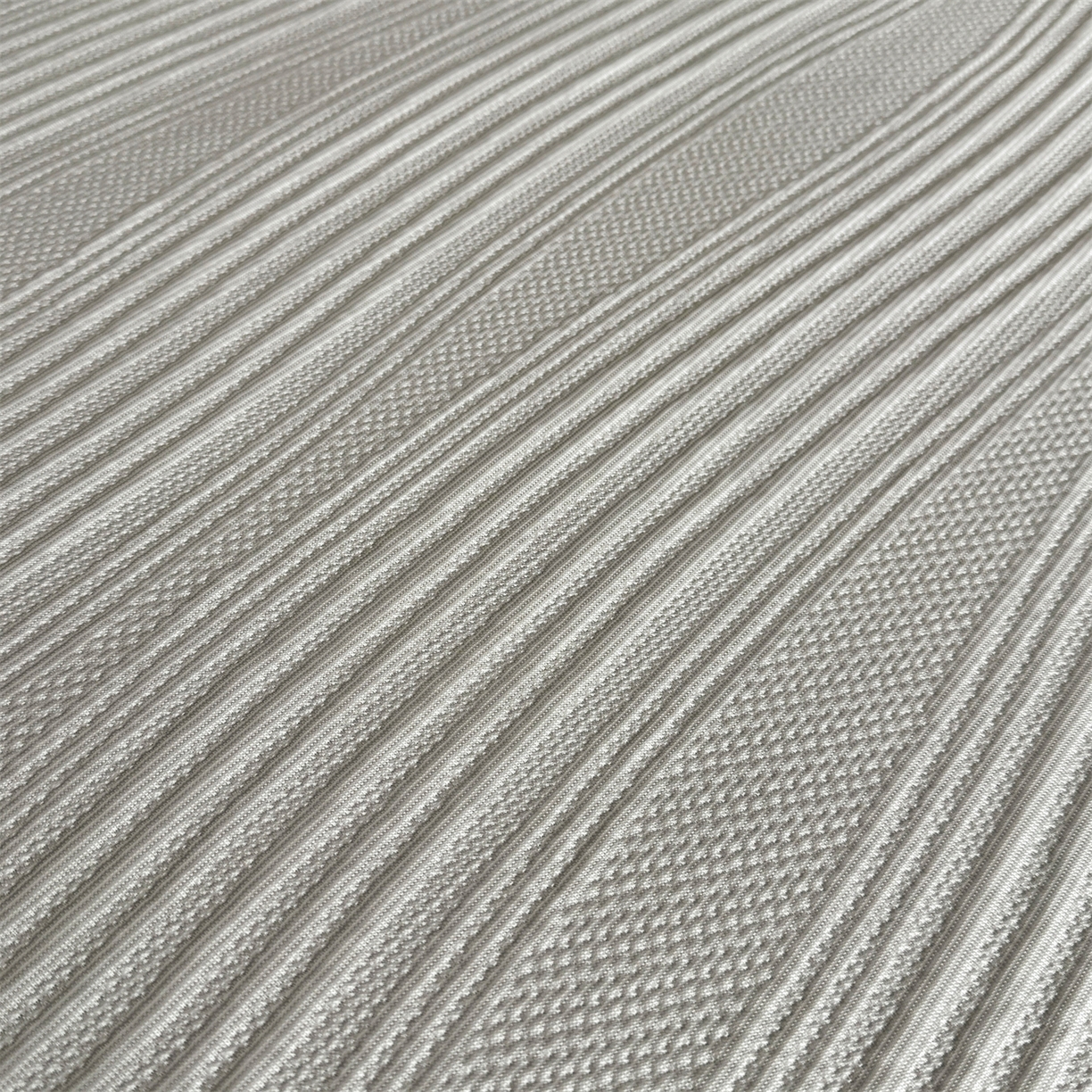 91家纺网 家纺一手货源 找家纺 耐思家纺 2026新款A类高克重三明治复合乙纶提花冰豆豆凉席床笠小蛮腰系列（提供买家秀） 小蛮腰-灰床笠款