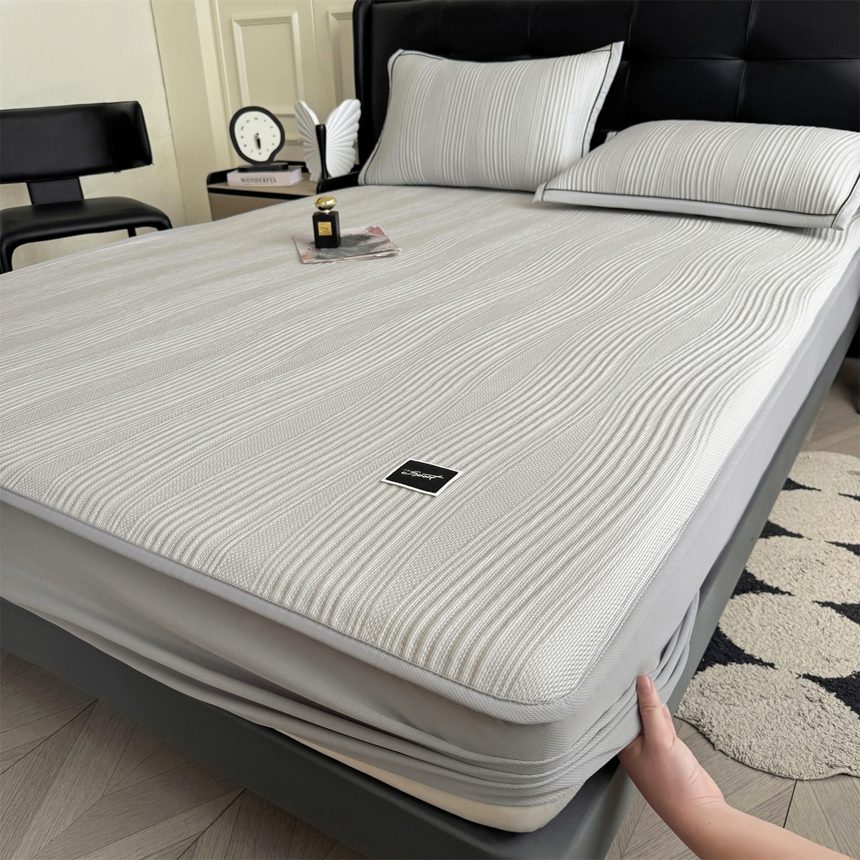 91家纺网 家纺一手货源 找家纺 耐思家纺 2026新款A类高克重三明治复合乙纶提花冰豆豆凉席床笠小蛮腰系列（提供买家秀） 小蛮腰-灰床笠款