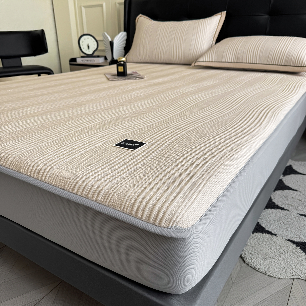 91家纺网 家纺一手货源 找家纺 耐思家纺 2026新款A类高克重三明治复合乙纶提花冰豆豆凉席床笠小蛮腰系列（提供买家秀） 小蛮腰-卡其床笠款