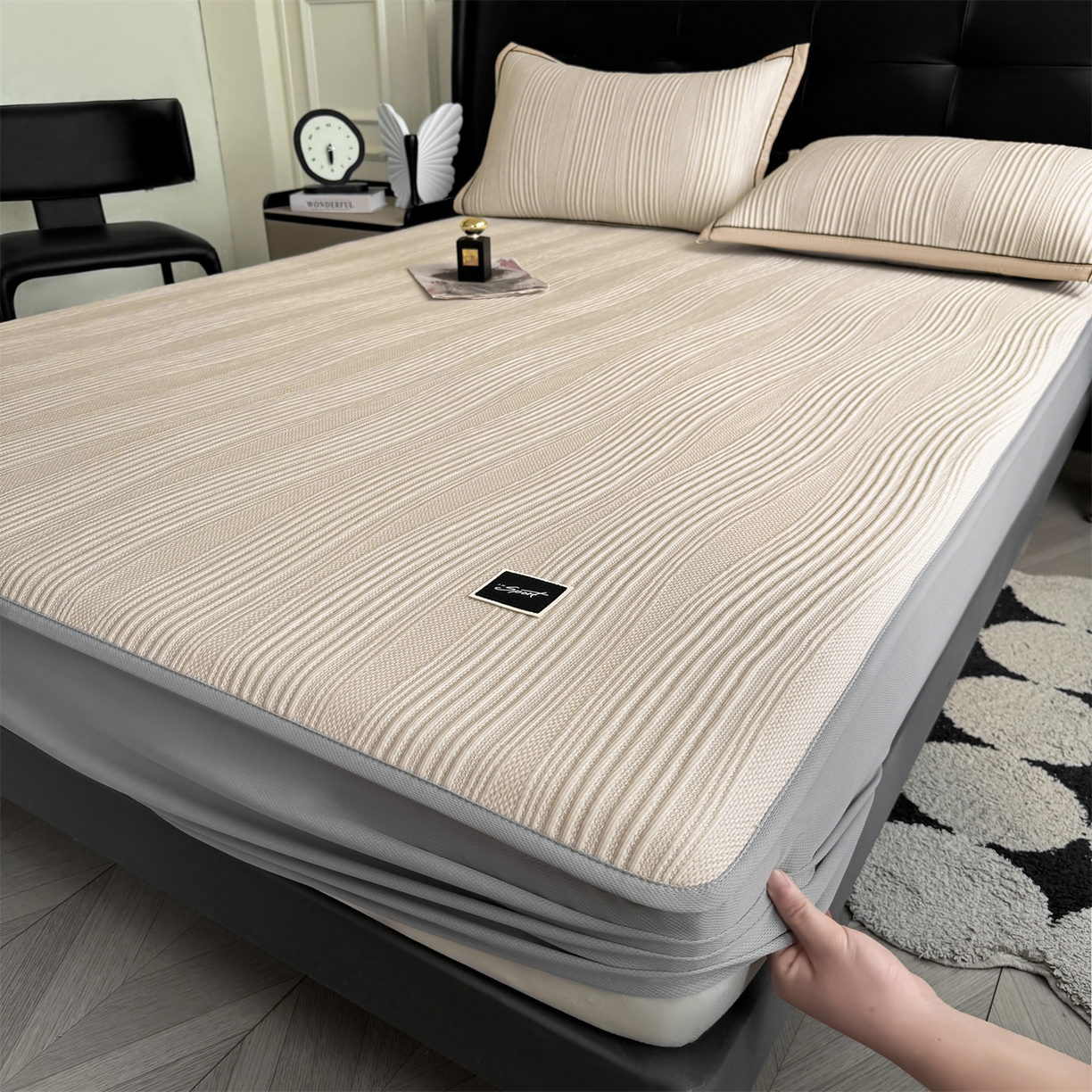 91家纺网 家纺一手货源 找家纺 耐思家纺 2026新款A类高克重三明治复合乙纶提花冰豆豆凉席床笠小蛮腰系列（提供买家秀） 小蛮腰-卡其床笠款