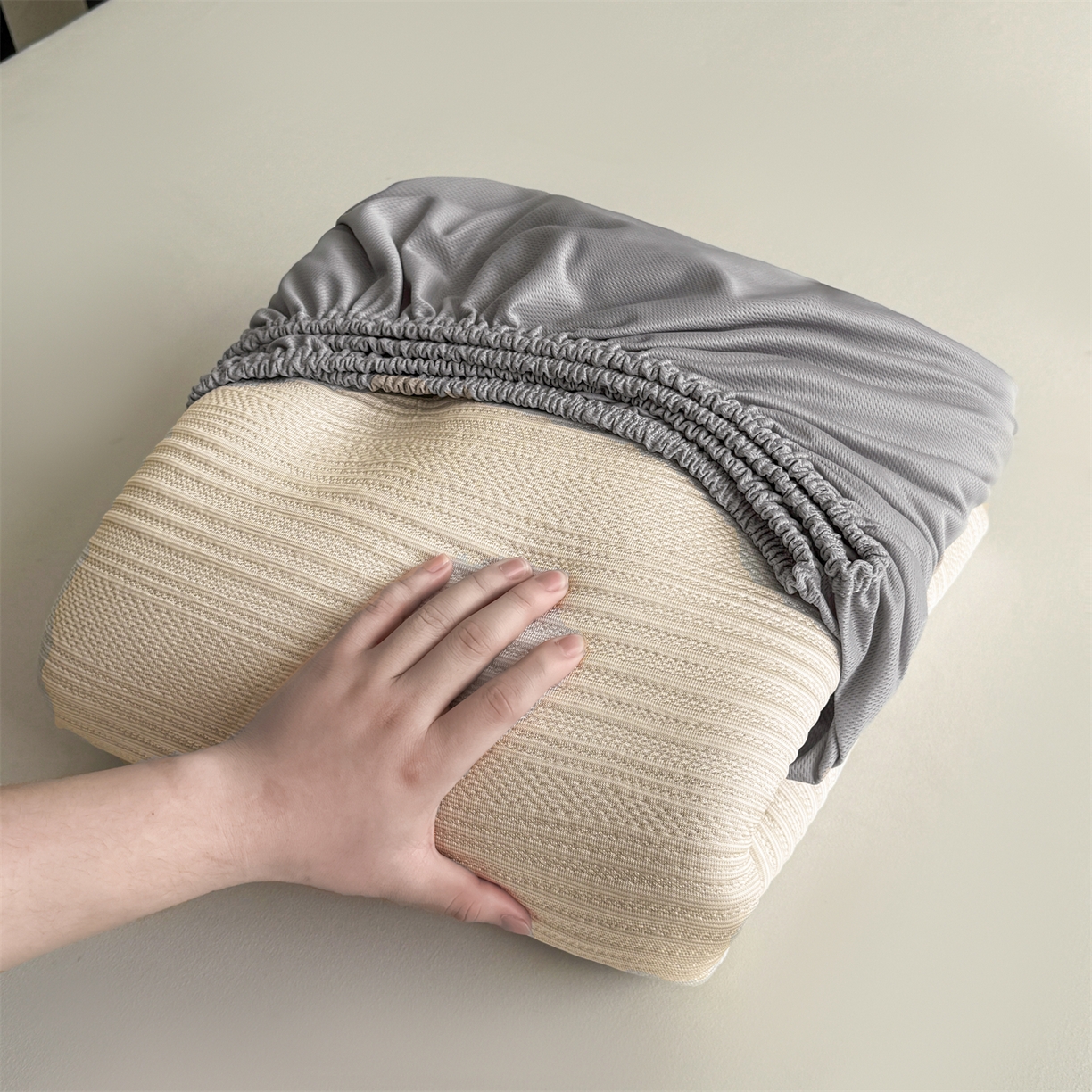 91家纺网 家纺一手货源 找家纺 耐思家纺 2026新款A类高克重三明治复合乙纶提花冰豆豆凉席床笠小蛮腰系列（提供买家秀） 小蛮腰-卡其床笠款