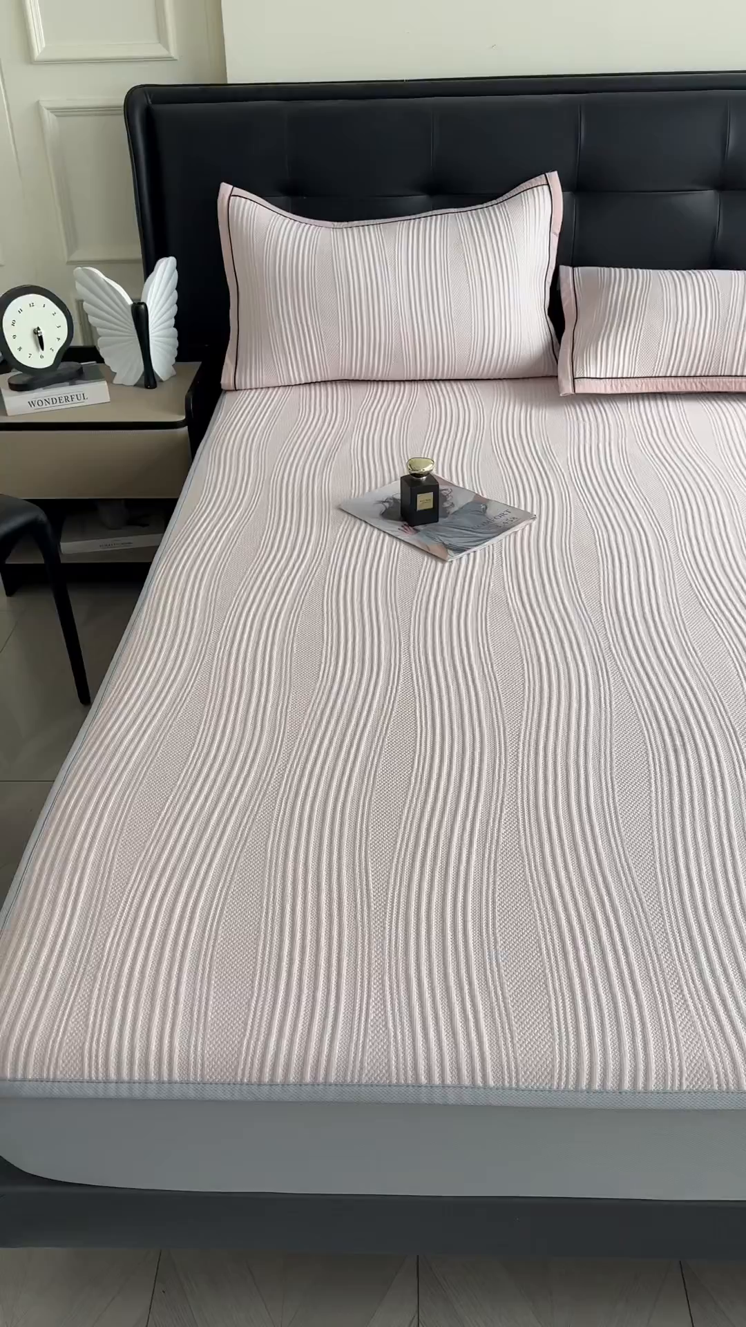 91家纺网 家纺一手货源 找家纺 耐思家纺 2026新款A类高克重三明治复合乙纶提花冰豆豆凉席床笠小蛮腰系列（提供买家秀） 小蛮腰-卡其床笠款