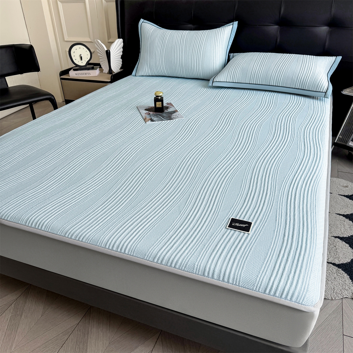 91家纺网 家纺一手货源 找家纺 耐思家纺 2026新款A类高克重三明治复合乙纶提花冰豆豆凉席床笠小蛮腰系列（提供买家秀） 小蛮腰-蓝床笠款