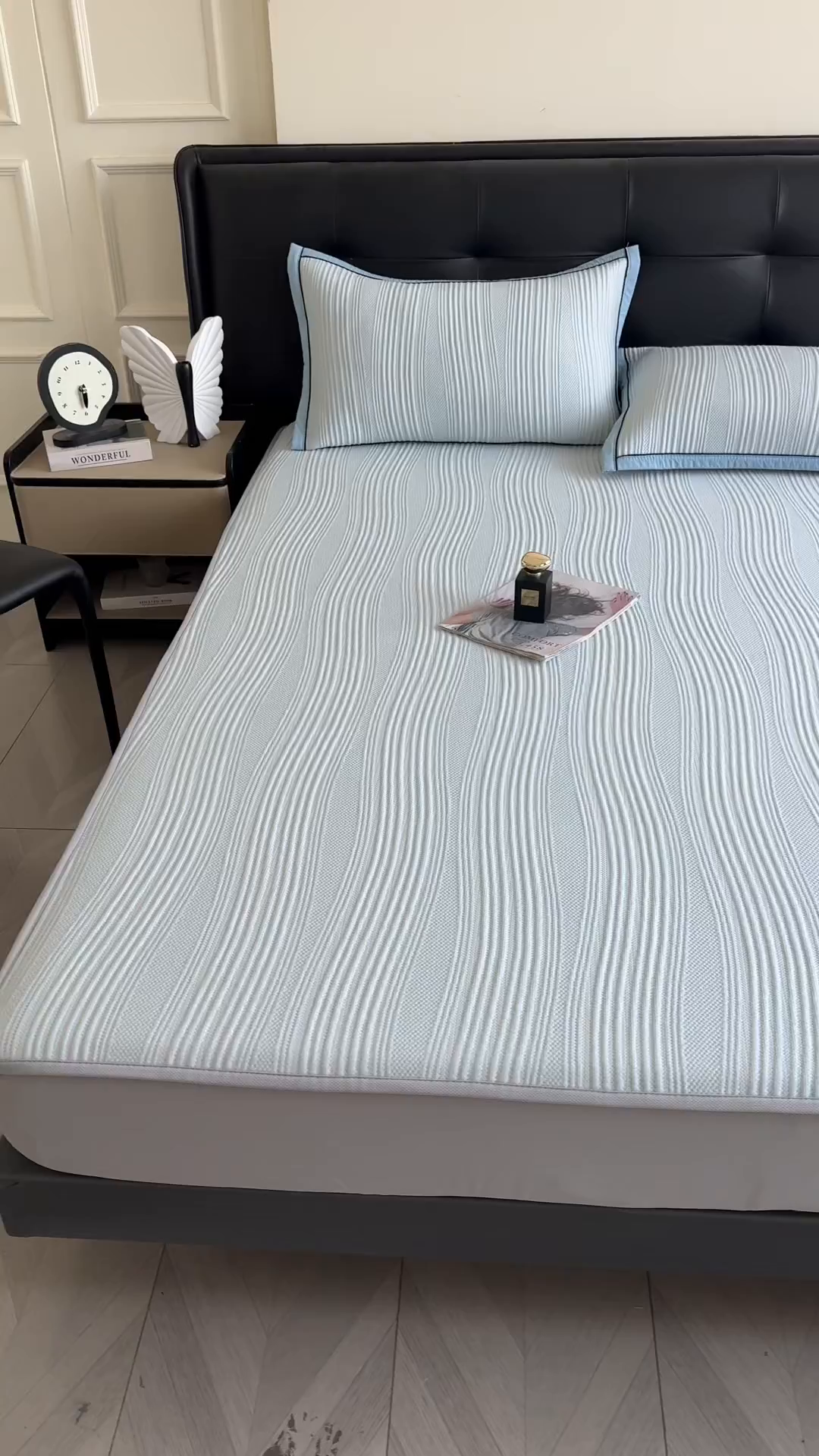 91家纺网 家纺一手货源 找家纺 耐思家纺 2026新款A类高克重三明治复合乙纶提花冰豆豆凉席床笠小蛮腰系列（提供买家秀） 小蛮腰-蓝床笠款