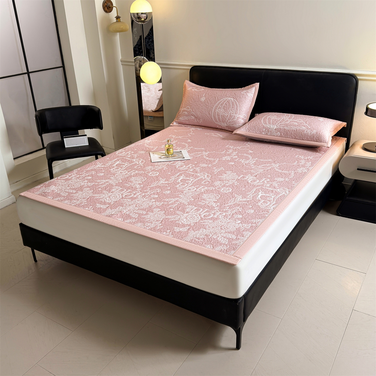 91家纺网 家纺一手货源 找家纺 （总）耐思家纺 2026新品高端复合三明治PE乙纶双面提花610克冰豆豆凉席迪奥风系列（提供买家秀）