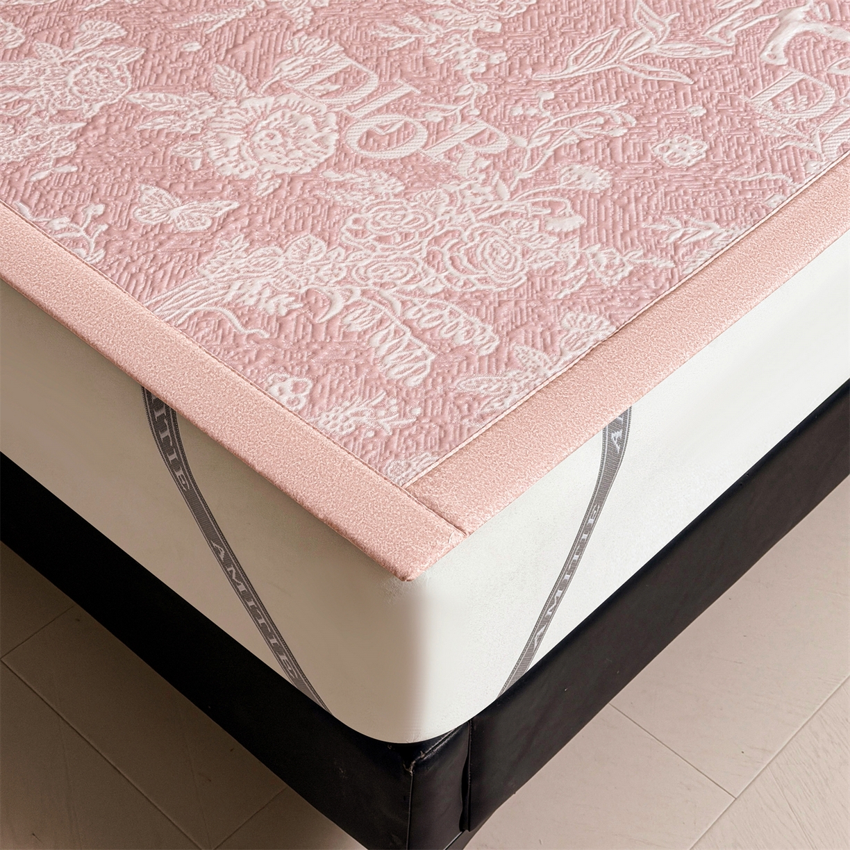 91家纺网 家纺一手货源 找家纺 （总）耐思家纺 2026新品高端复合三明治PE乙纶双面提花610克冰豆豆凉席迪奥风系列（提供买家秀）