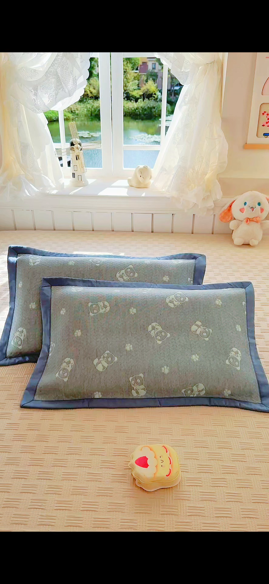 91家纺网 家纺一手货源 找家纺 姝辰 2026新款卡通儿童三层纱提花枕套全棉乳胶枕头套 抱抱熊蓝