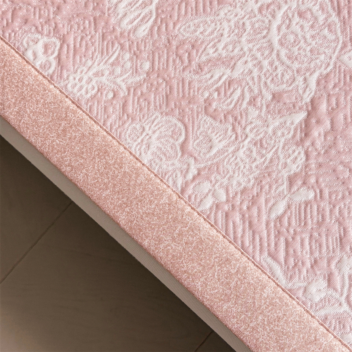 91家纺网 家纺一手货源 找家纺 （总）耐思家纺 2026新品高端复合三明治PE乙纶双面提花610克冰豆豆凉席迪奥风系列（提供买家秀）