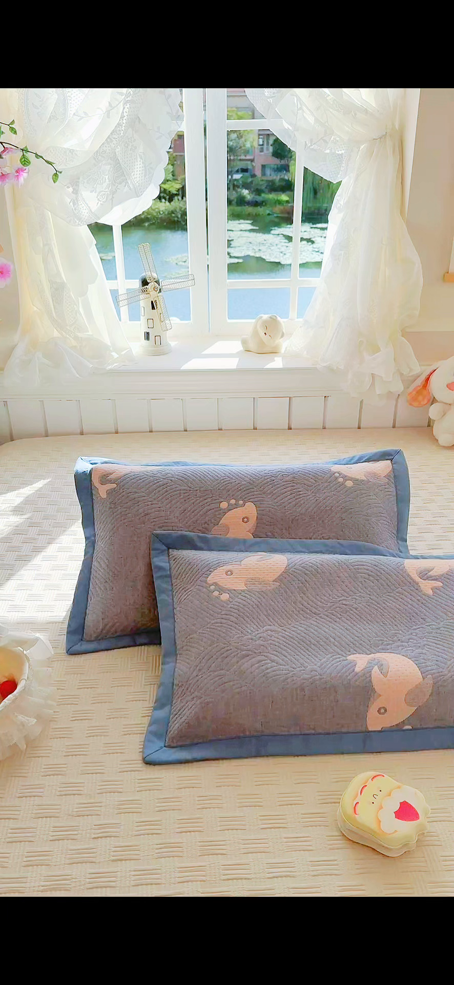 91家纺网 家纺一手货源 找家纺 姝辰 2026新款卡通儿童三层纱提花枕套全棉乳胶枕头套 大鱼蓝