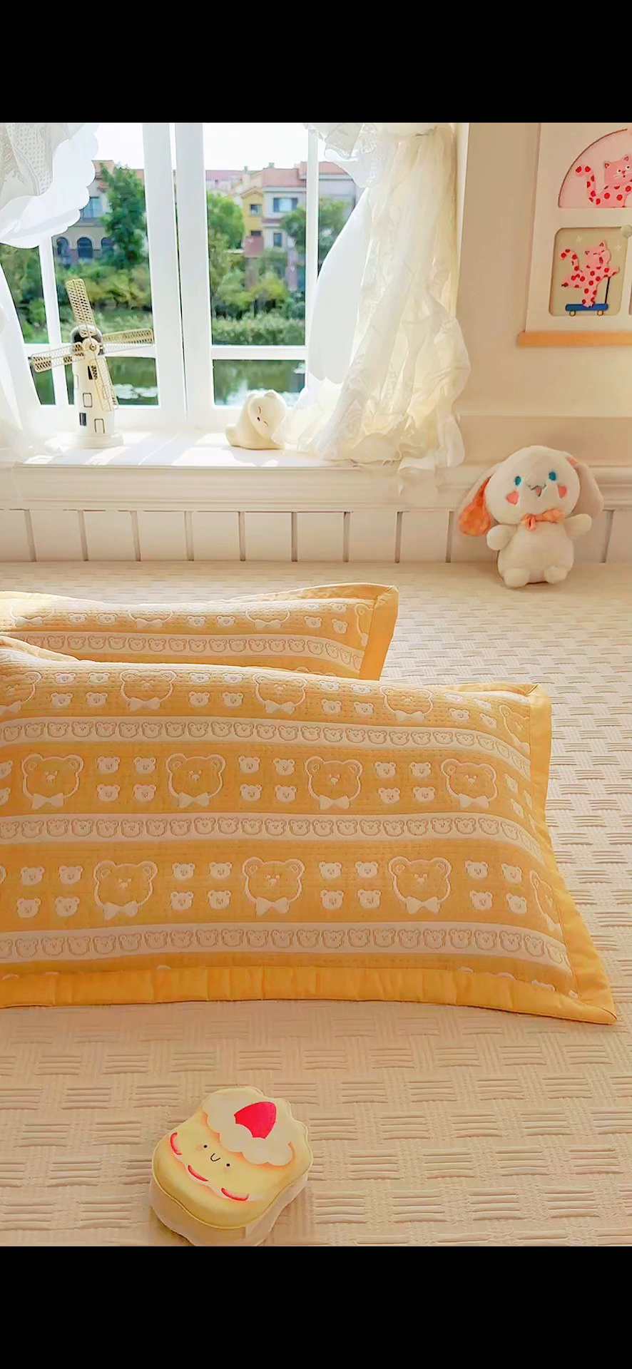 91家纺网 家纺一手货源 找家纺 姝辰 2026新款卡通儿童三层纱提花枕套全棉乳胶枕头套 黄熊香草