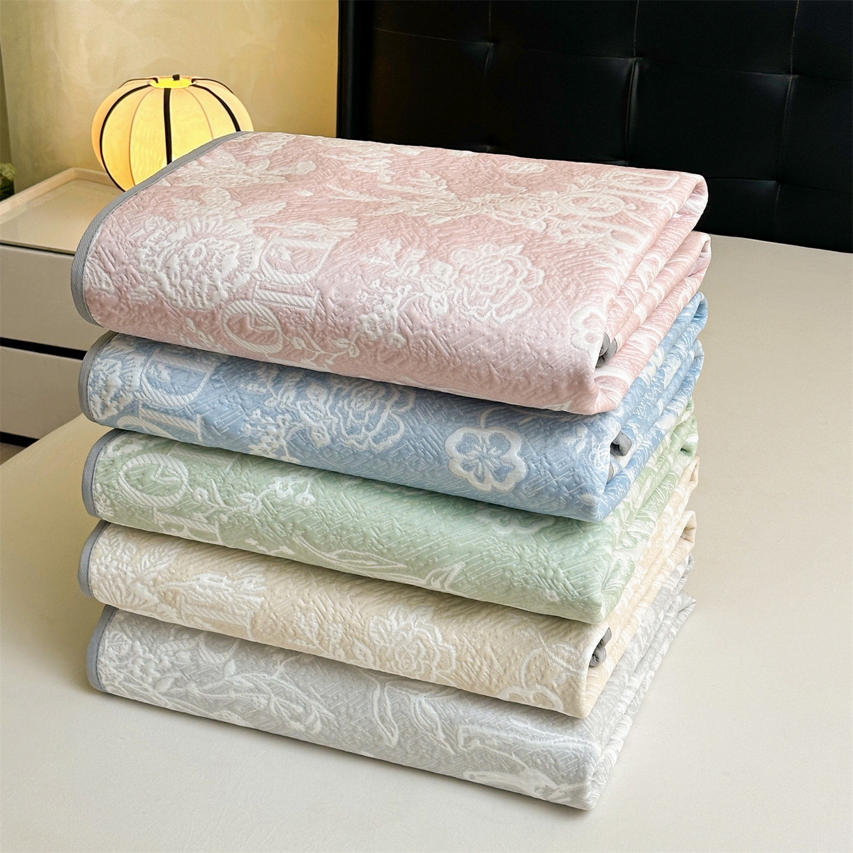 91家纺网 家纺一手货源 找家纺 （总）耐思家纺 2026新品高端复合三明治PE乙纶双面提花610克冰豆豆凉席迪奥风系列（提供买家秀）