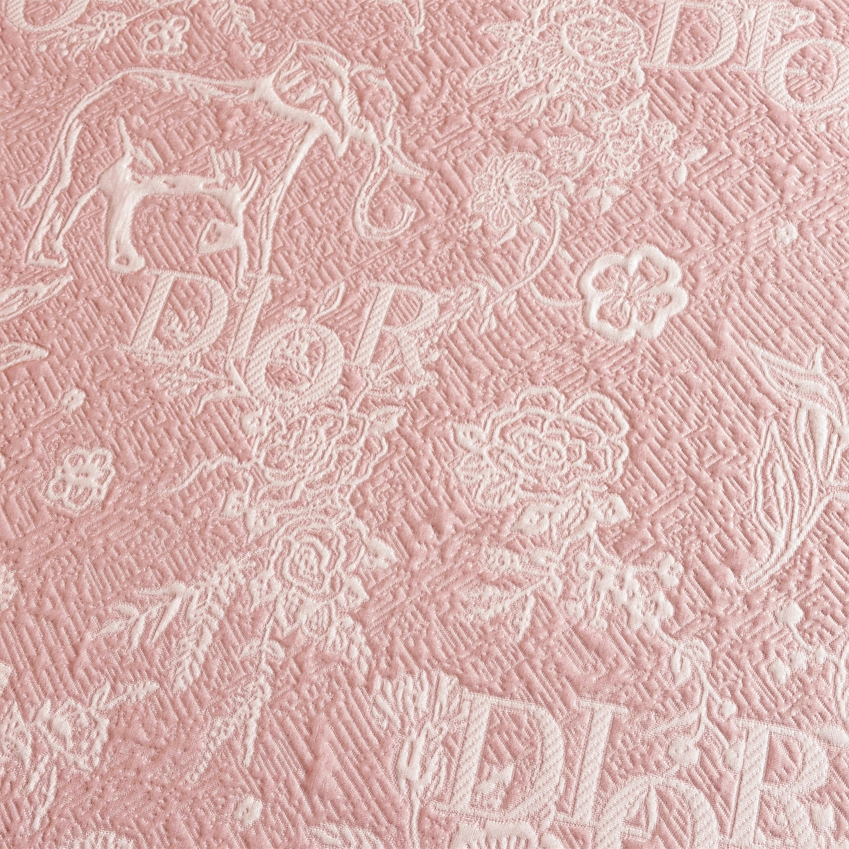 91家纺网 家纺一手货源 找家纺 耐思家纺 2026新品高端复合三明治PE乙纶双面提花610克冰豆豆凉席迪奥风系列（提供买家秀） 迪奥风-粉床席款