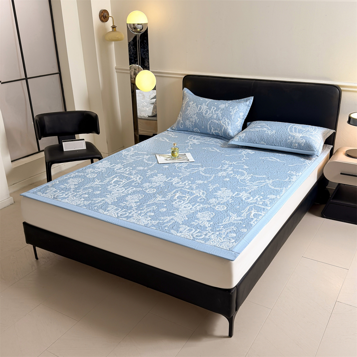 91家纺网 家纺一手货源 找家纺 耐思家纺 2026新品高端复合三明治PE乙纶双面提花610克冰豆豆凉席迪奥风系列（提供买家秀） 迪奥风-蓝床席款