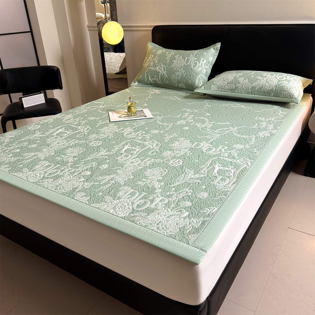 91家纺网 家纺一手货源 找家纺 耐思家纺 2026新品高端复合三明治PE乙纶双面提花610克冰豆豆凉席迪奥风系列（提供买家秀） 迪奥风-绿床席款