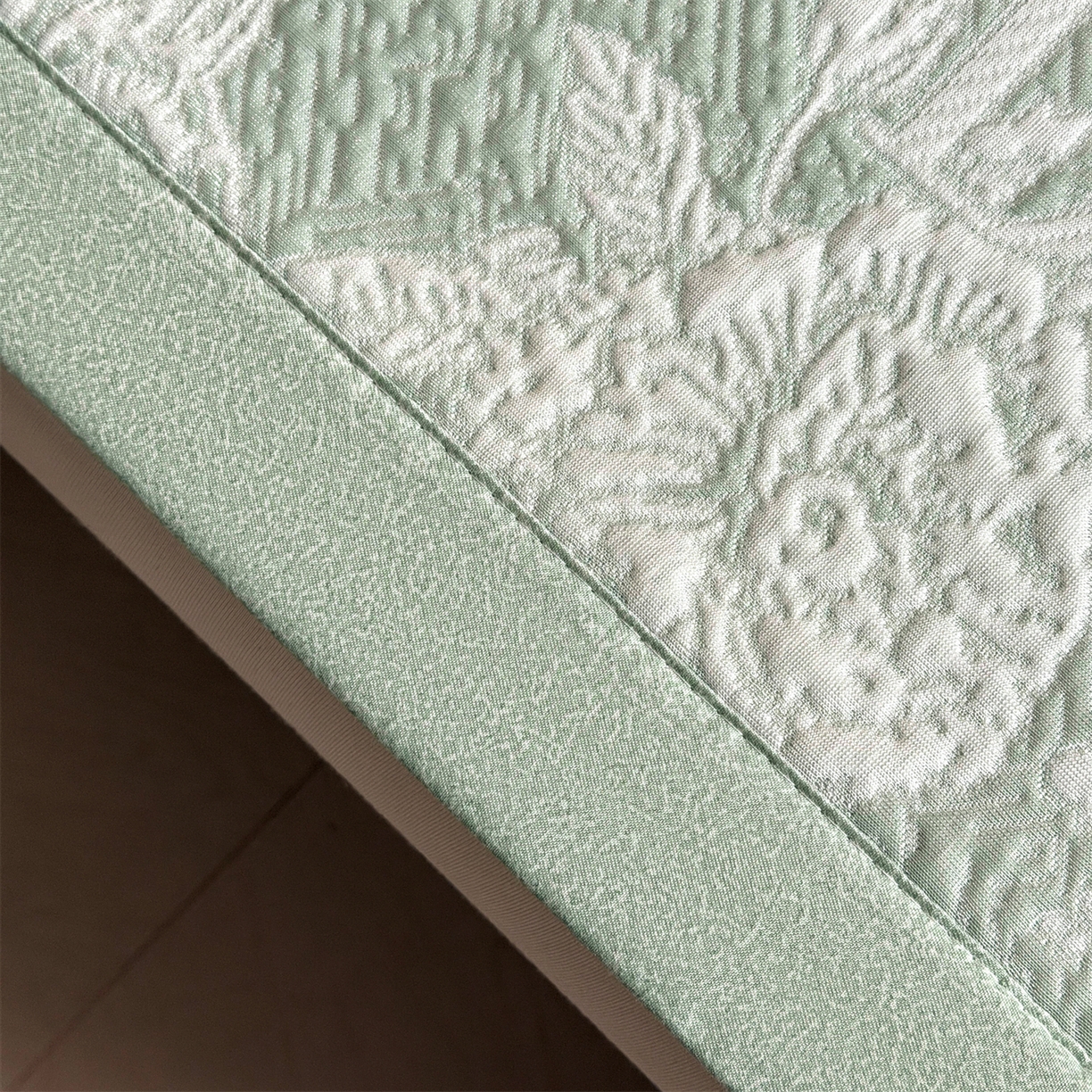 91家纺网 家纺一手货源 找家纺 耐思家纺 2026新品高端复合三明治PE乙纶双面提花610克冰豆豆凉席迪奥风系列（提供买家秀） 迪奥风-绿床席款