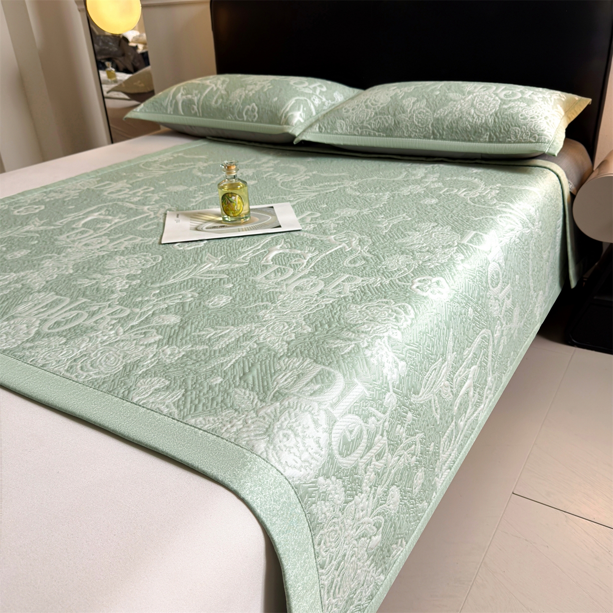 91家纺网 家纺一手货源 找家纺 耐思家纺 2026新品高端复合三明治PE乙纶双面提花610克冰豆豆凉席迪奥风系列（提供买家秀） 迪奥风-绿床席款