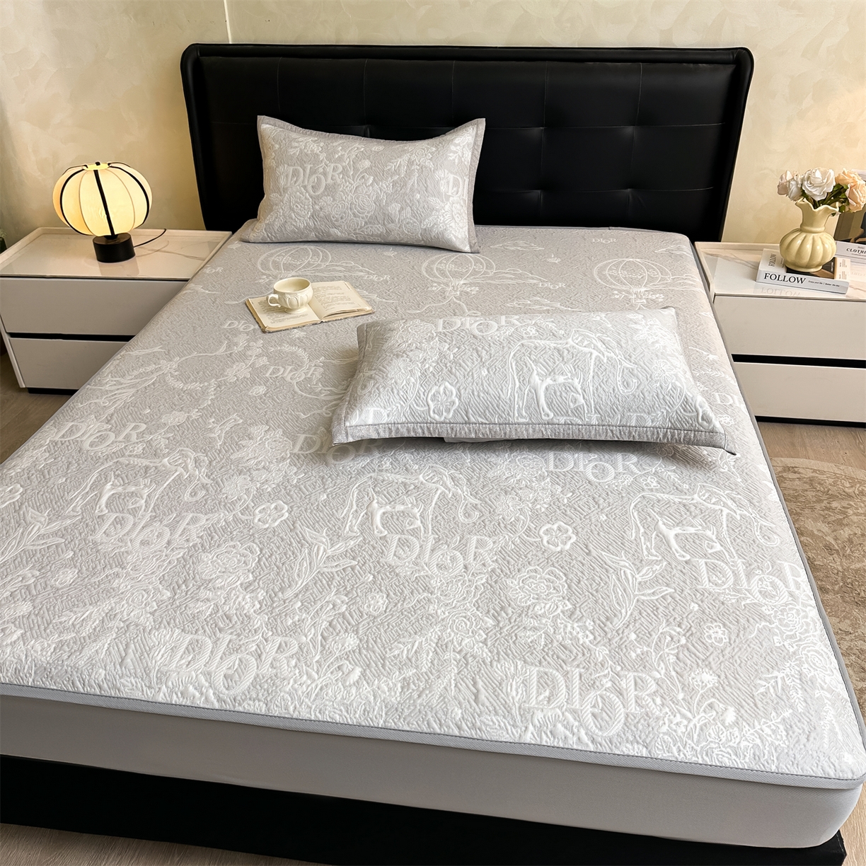 91家纺网 家纺一手货源 找家纺 耐思家纺 2026新品高端复合三明治PE乙纶双面提花610克冰豆豆凉席迪奥风系列（提供买家秀） 迪奥风-灰床笠款