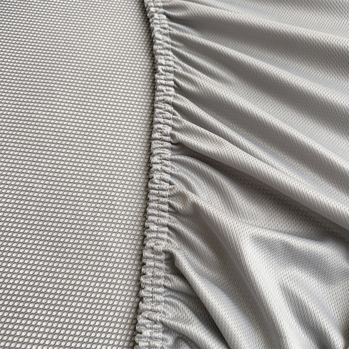 91家纺网 家纺一手货源 找家纺 耐思家纺 2026新品高端复合三明治PE乙纶双面提花610克冰豆豆凉席迪奥风系列（提供买家秀） 迪奥风-灰床笠款