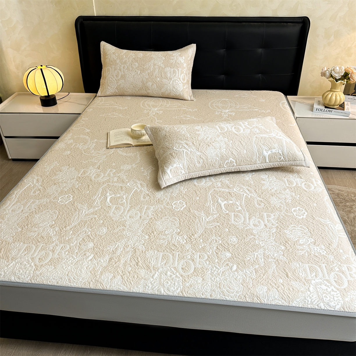 91家纺网 家纺一手货源 找家纺 耐思家纺 2026新品高端复合三明治PE乙纶双面提花610克冰豆豆凉席迪奥风系列（提供买家秀） 迪奥风-卡其床笠款