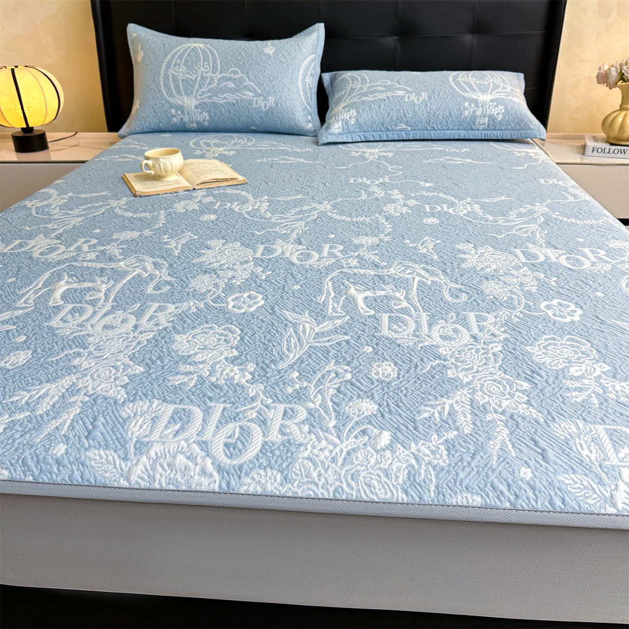 91家纺网 家纺一手货源 找家纺 耐思家纺 2026新品高端复合三明治PE乙纶双面提花610克冰豆豆凉席迪奥风系列（提供买家秀） 迪奥风-蓝床笠款