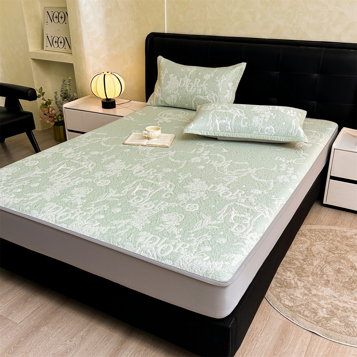 91家纺网 家纺一手货源 找家纺 耐思家纺 2026新品高端复合三明治PE乙纶双面提花610克冰豆豆凉席迪奥风系列（提供买家秀） 迪奥风-绿床笠款