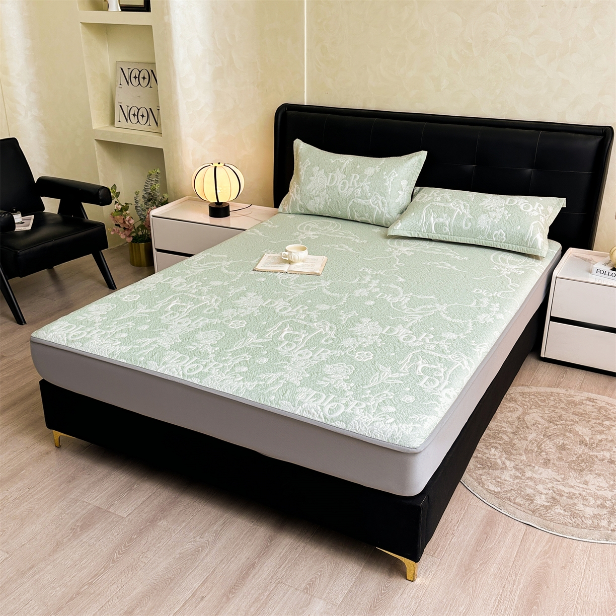 91家纺网 家纺一手货源 找家纺 耐思家纺 2026新品高端复合三明治PE乙纶双面提花610克冰豆豆凉席迪奥风系列（提供买家秀） 迪奥风-绿床笠款