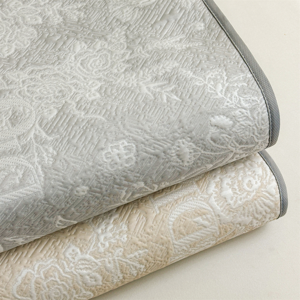 91家纺网 家纺一手货源 找家纺 耐思家纺 2026新品高端复合三明治PE乙纶双面提花610克冰豆豆凉席迪奥风系列（提供买家秀） 组合床笠款