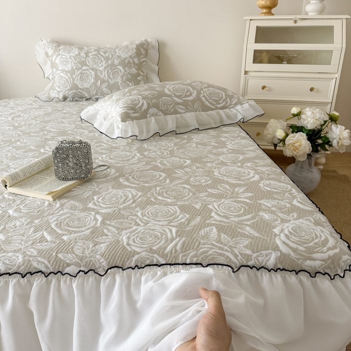 91家纺网 家纺一手货源 找家纺 （总）吾欢心 2026新款法式凉感530克高克重PE乙纶双面大提花床裙凉席席子三件套-玫瑰庄园