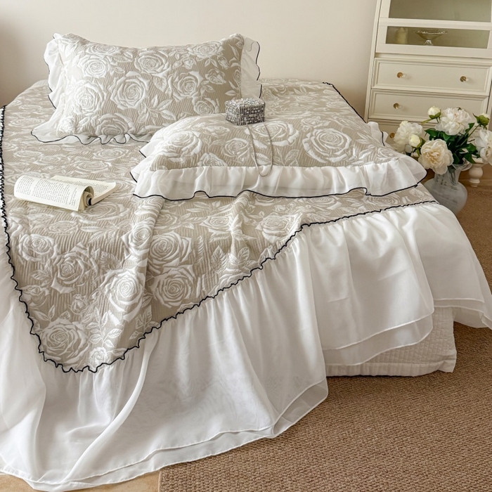 91家纺网 家纺一手货源 找家纺 （总）吾欢心 2026新款法式凉感530克高克重PE乙纶双面大提花床裙凉席席子三件套-玫瑰庄园