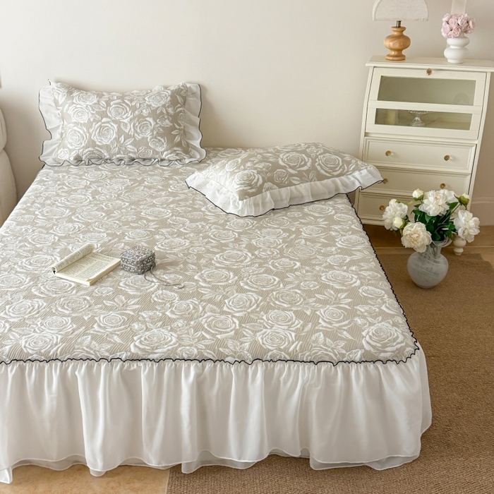 91家纺网 家纺一手货源 找家纺 吾欢心 2026新款法式凉感530克高克重PE乙纶双面大提花床裙凉席席子三件套-玫瑰庄园 玫瑰庄园咖