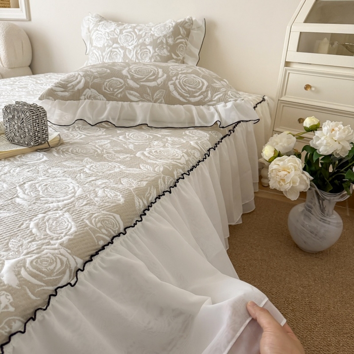 91家纺网 家纺一手货源 找家纺 吾欢心 2026新款法式凉感530克高克重PE乙纶双面大提花床裙凉席席子三件套-玫瑰庄园 玫瑰庄园咖