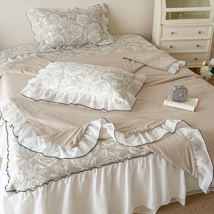 91家纺网 家纺一手货源 找家纺 吾欢心 2026新款法式凉感530克高克重PE乙纶双面大提花床裙凉席席子三件套-玫瑰庄园 玫瑰庄园咖