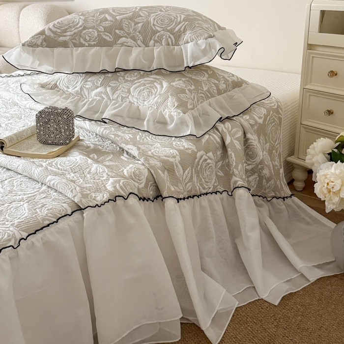 91家纺网 家纺一手货源 找家纺 吾欢心 2026新款法式凉感530克高克重PE乙纶双面大提花床裙凉席席子三件套-玫瑰庄园 玫瑰庄园咖