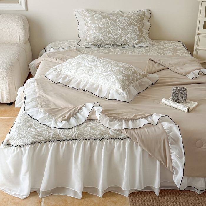 91家纺网 家纺一手货源 找家纺 吾欢心 2026新款法式凉感530克高克重PE乙纶双面大提花床裙凉席席子三件套-玫瑰庄园 玫瑰庄园咖