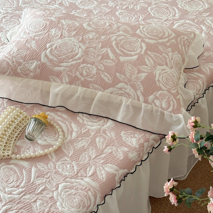 91家纺网 家纺一手货源 找家纺 吾欢心 2026新款法式凉感530克高克重PE乙纶双面大提花床裙凉席席子三件套-玫瑰庄园 玫瑰庄园粉