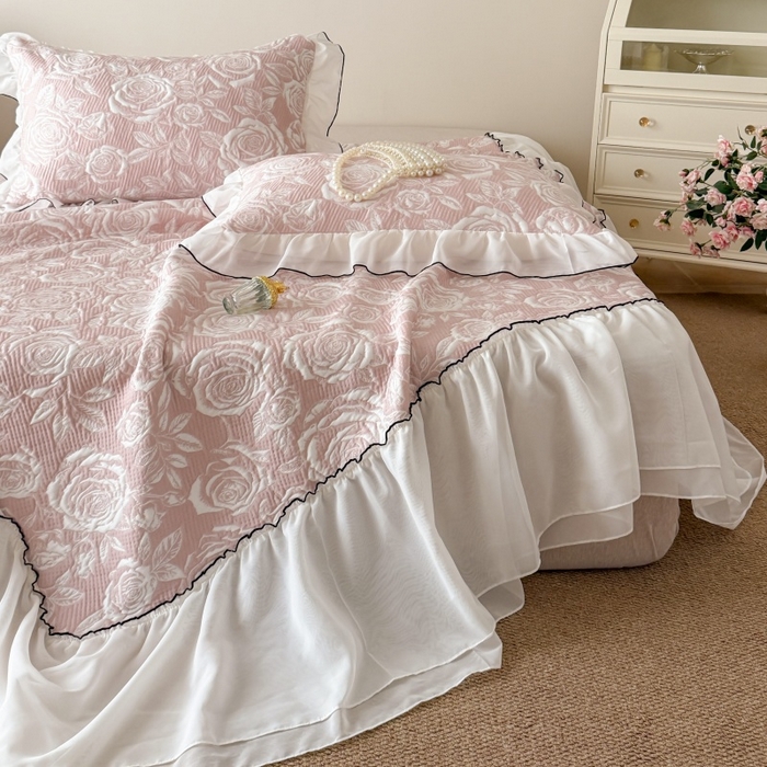 91家纺网 家纺一手货源 找家纺 吾欢心 2026新款法式凉感530克高克重PE乙纶双面大提花床裙凉席席子三件套-玫瑰庄园 玫瑰庄园粉