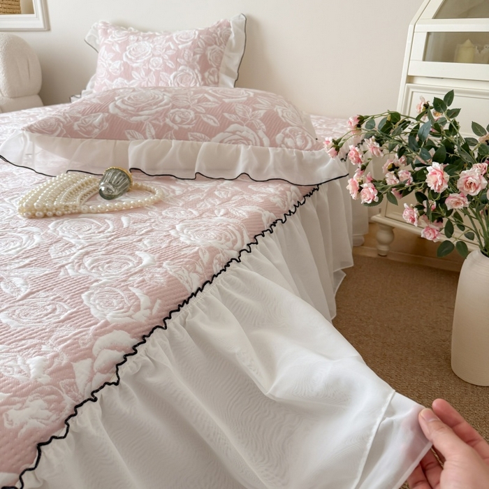 91家纺网 家纺一手货源 找家纺 吾欢心 2026新款法式凉感530克高克重PE乙纶双面大提花床裙凉席席子三件套-玫瑰庄园 玫瑰庄园粉