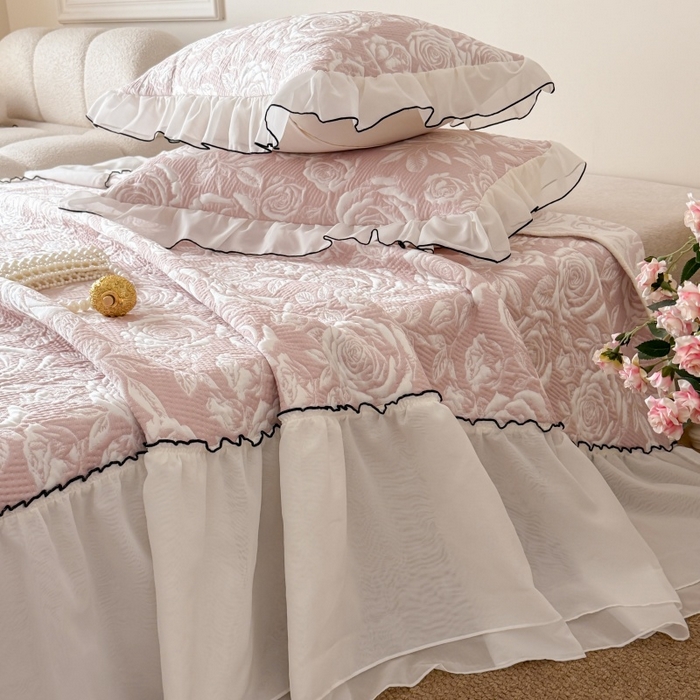 91家纺网 家纺一手货源 找家纺 吾欢心 2026新款法式凉感530克高克重PE乙纶双面大提花床裙凉席席子三件套-玫瑰庄园 玫瑰庄园粉