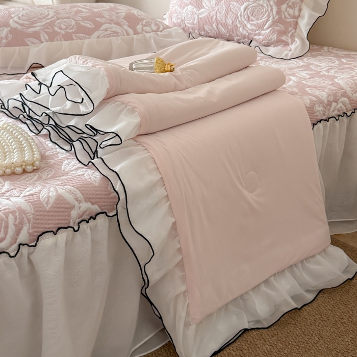 91家纺网 家纺一手货源 找家纺 吾欢心 2026新款法式凉感530克高克重PE乙纶双面大提花床裙凉席席子三件套-玫瑰庄园 玫瑰庄园粉