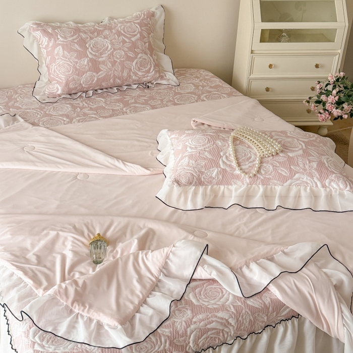 91家纺网 家纺一手货源 找家纺 吾欢心 2026新款法式凉感530克高克重PE乙纶双面大提花床裙凉席席子三件套-玫瑰庄园 玫瑰庄园粉