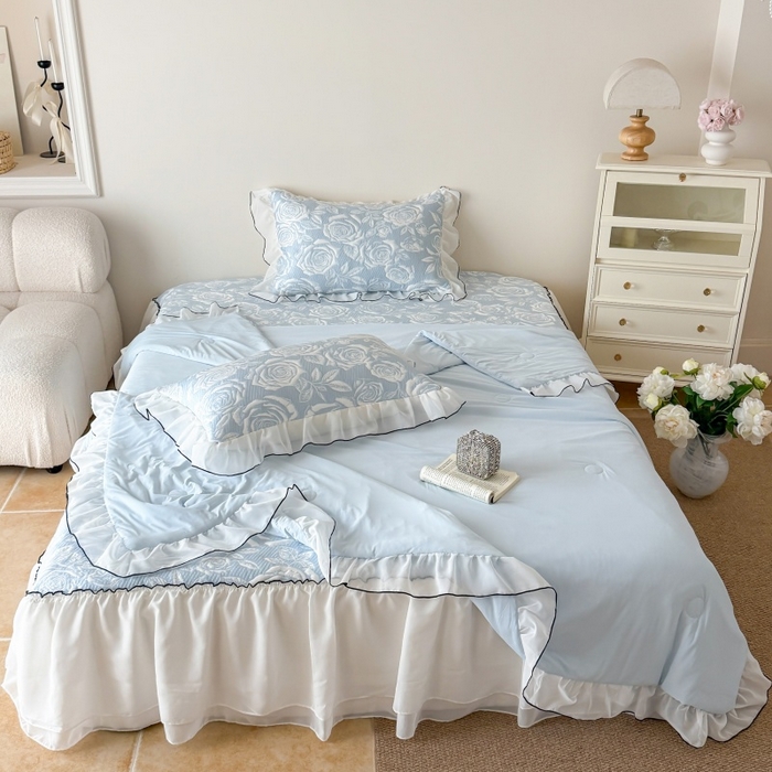 91家纺网 家纺一手货源 找家纺 吾欢心 2026新款法式凉感530克高克重PE乙纶双面大提花床裙凉席席子三件套-玫瑰庄园 玫瑰庄园蓝