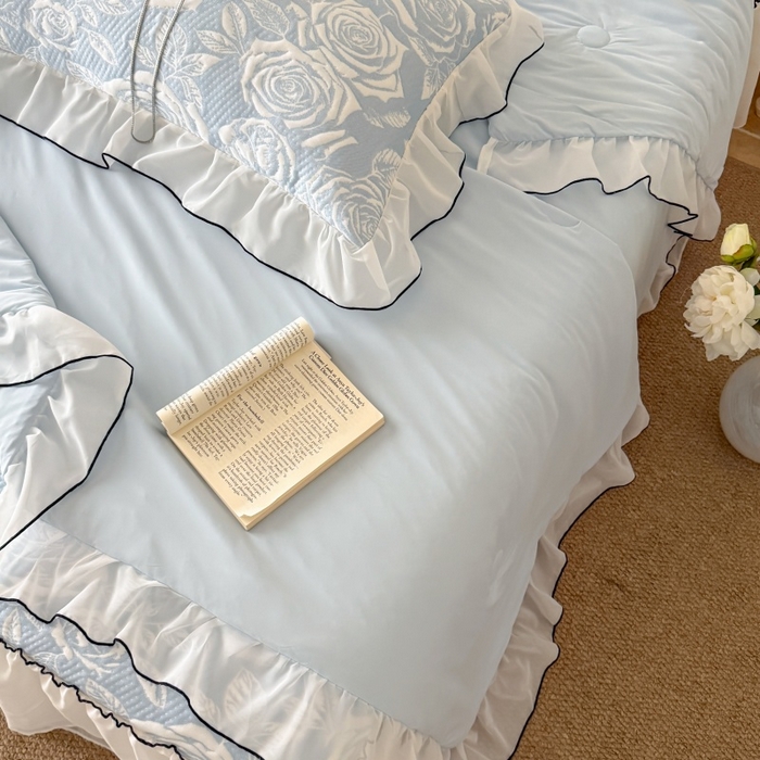 91家纺网 家纺一手货源 找家纺 吾欢心 2026新款法式凉感530克高克重PE乙纶双面大提花床裙凉席席子三件套-玫瑰庄园 玫瑰庄园蓝