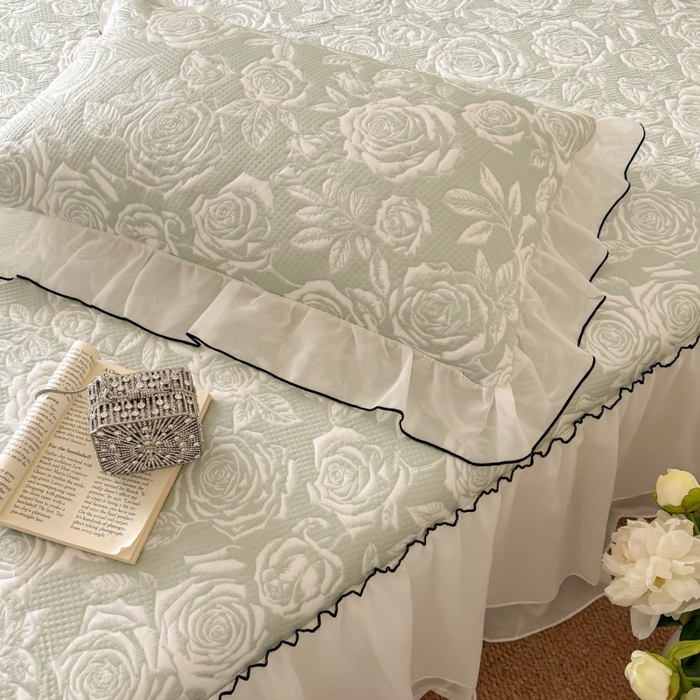 91家纺网 家纺一手货源 找家纺 吾欢心 2026新款法式凉感530克高克重PE乙纶双面大提花床裙凉席席子三件套-玫瑰庄园 玫瑰庄园绿