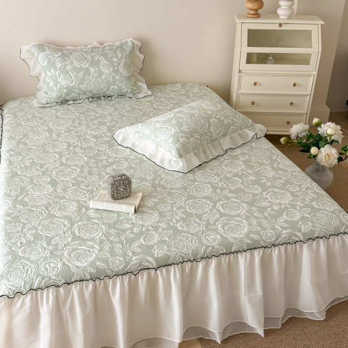 91家纺网 家纺一手货源 找家纺 吾欢心 2026新款法式凉感530克高克重PE乙纶双面大提花床裙凉席席子三件套-玫瑰庄园 玫瑰庄园绿