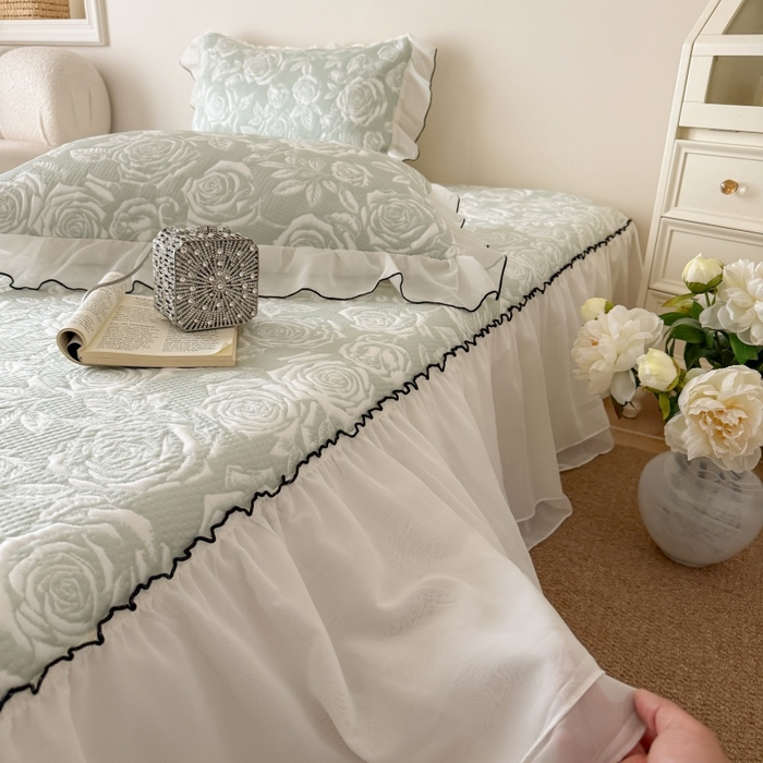 91家纺网 家纺一手货源 找家纺 吾欢心 2026新款法式凉感530克高克重PE乙纶双面大提花床裙凉席席子三件套-玫瑰庄园 玫瑰庄园绿