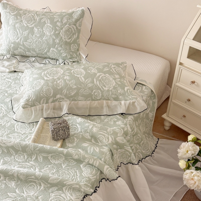 91家纺网 家纺一手货源 找家纺 吾欢心 2026新款法式凉感530克高克重PE乙纶双面大提花床裙凉席席子三件套-玫瑰庄园 玫瑰庄园绿
